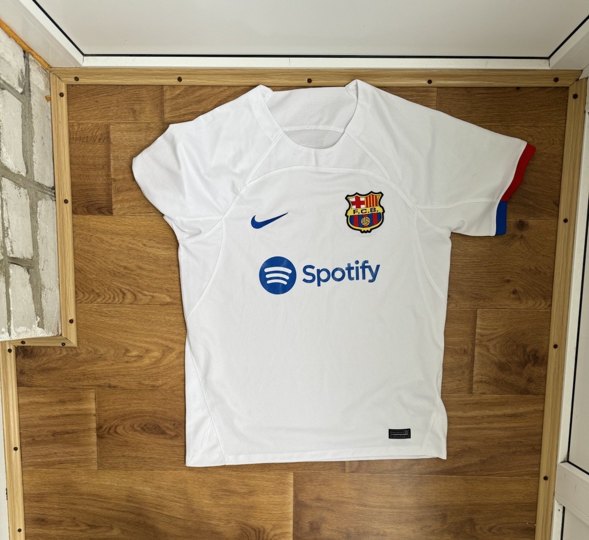 Mens Size S White Nike FC Barcelona 2023/24 Away Soccer