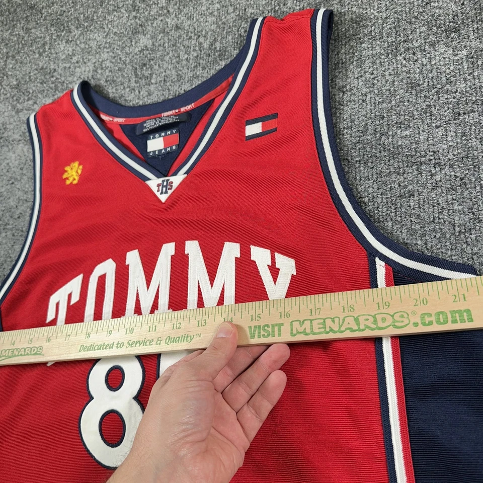 Camiseta deportiva de baloncesto roja vintage Tommy Hilfiger TOMMY JEANS #85 para hombre grande años 90 Foto 4 de 4