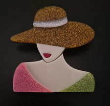 Acryl Brosche Dame Glitzer Effekt Hut und Kleid Neu