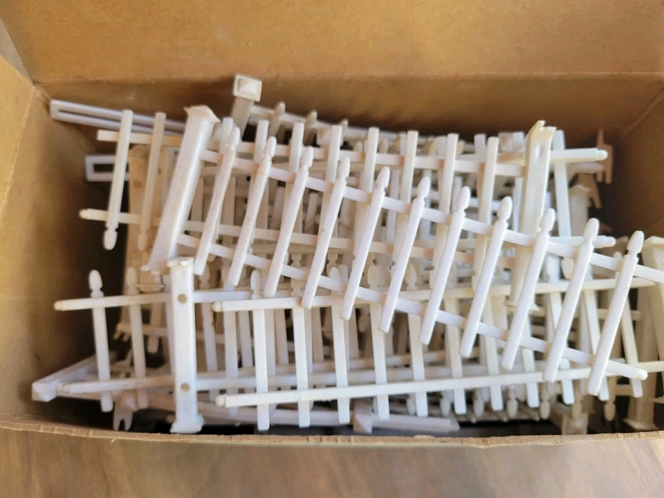 Piezas de valla blanca vintage Lionel de más de 50 piezas  Foto 2 de 2