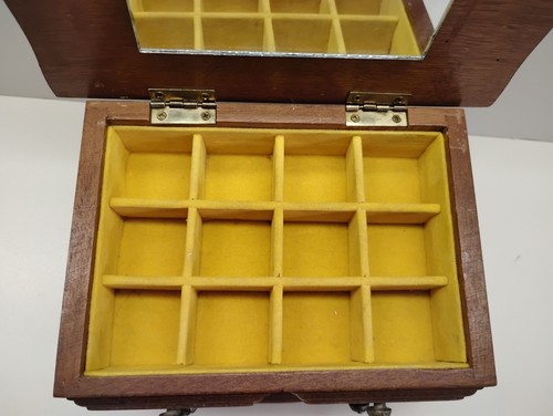 Portagioie vintage in legno giallo foderato in velluto anello cassetto piccolo specchio anni 70 - Foto 4 di 12
