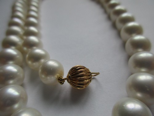 14K GOLD 8 MM CULTURED PEARL NECKLACE 18" LONG WITH ROUND LOCK - Picture 4 of 9