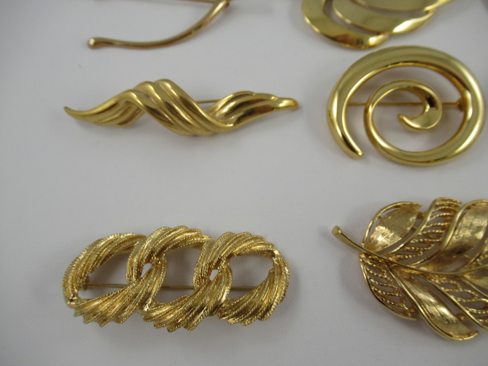 12 Signed Napier Vintage Brooches, Pins Gold Tone Gem