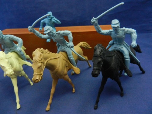 Vintage MARX Blue Gray Civil War Mounted Union Soldiers ~ Different Color Horses - Picture 3 of 4