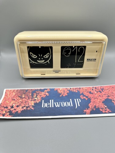 Yoshitomo Nara Walk-On Art Flip Table Clock TWEMCO PataPata Beige - Picture 2 of 7
