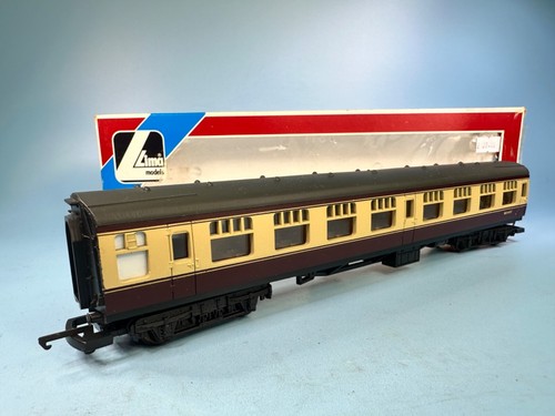 LIMA 305363W OO GAUGE BR MK 1 CORRIDOR 2ND RED/CREAM M24437