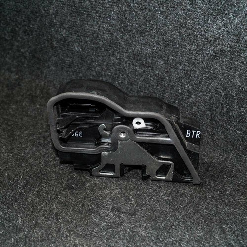 BMW X3 E83 Delantero Derecho Cerradura 7167068LHD 2009 - Picture 2 of 4