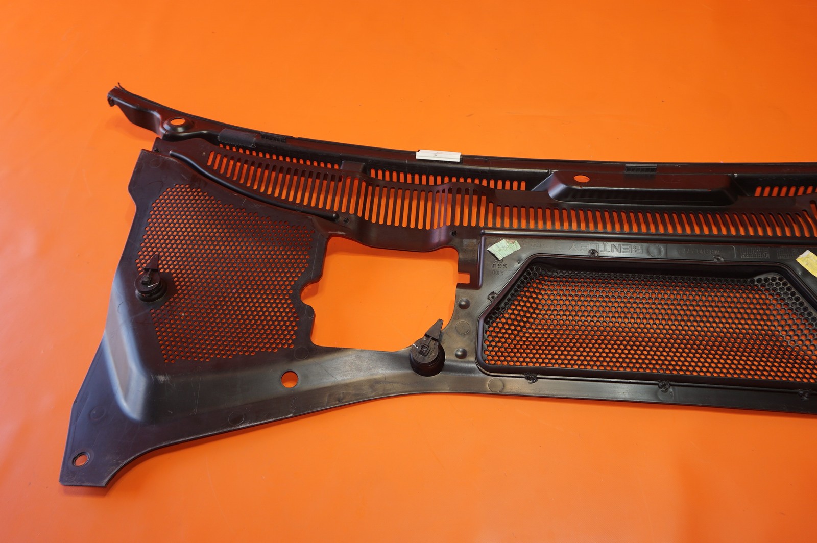 BENTLEY FLYING SPUR WIND SHIELD COWL GRILL TRIM 2006 2007-2012 3W8 819 415 M