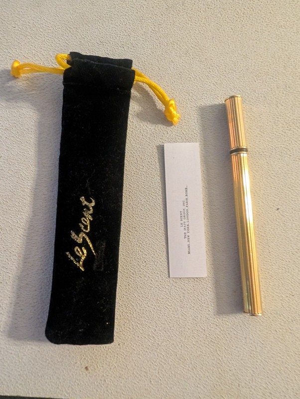 Vintage Le Scent Gold Tone Fragrance Applicator with Storage Bag & Instructions