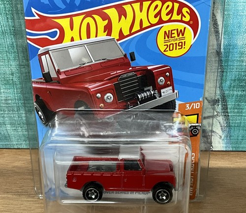 2019 Hot Wheels HW HOT TRUCKS Land Rover Series III Pickup 111/250 w/ Protector - Picture 3 of 4