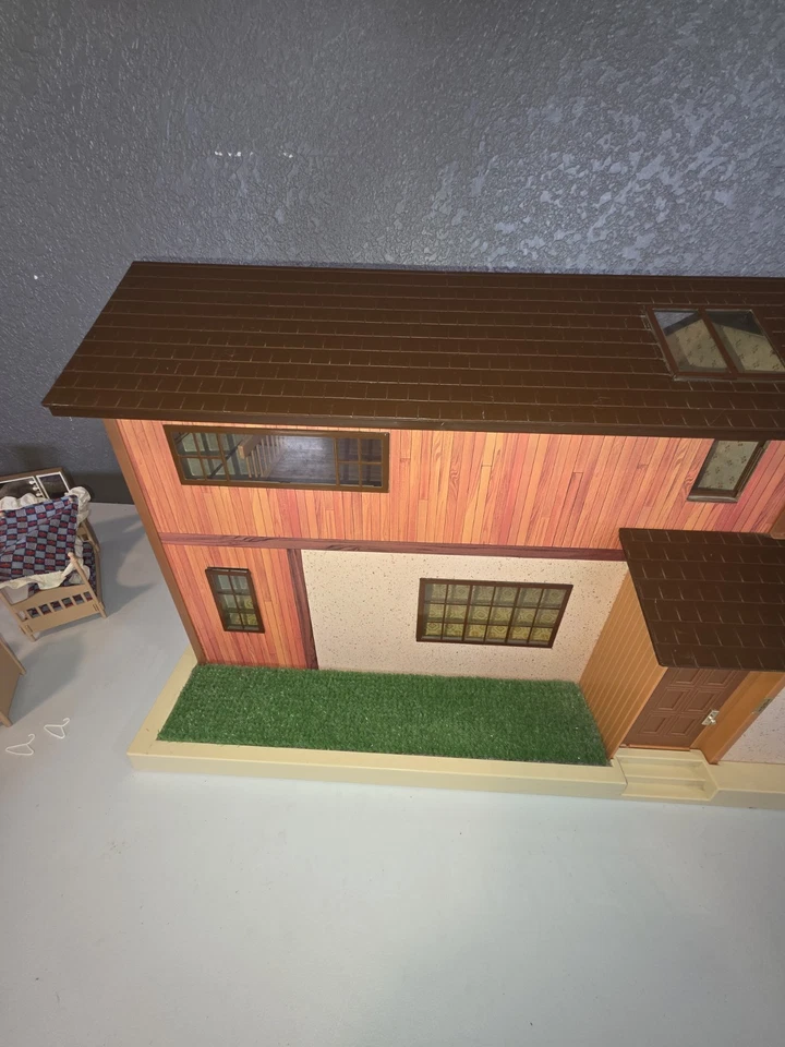 Tomy Vintage 1980s Smaller Home and Garden Play Dollhouse With 45 Accessories - Image 4 of 4