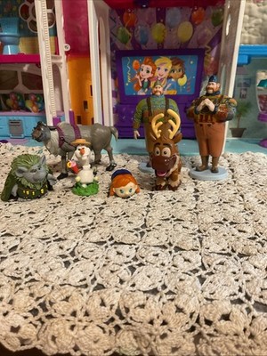 7 Disney Frozen Characters Toys Including Kristoff Sven Olaf and Anna. Lot of 2