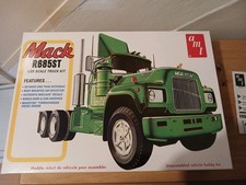 AMT Mack R685ST Truck Model Kit 1/25