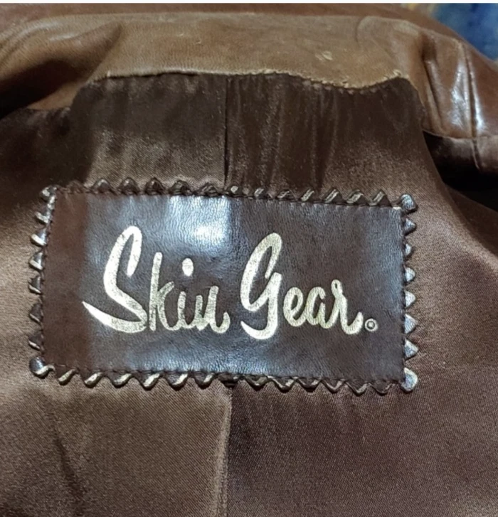 Gabardina vintage Skin Gear Napa de cuero marrón suave con cinturón  Foto 3 de 4