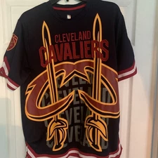 Cleveland Cavaliers - Navy -Men's- L , monogramed stitching , great condition 
