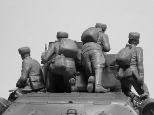 Esercito Sovietico T-34/76 con fanteria a base di carri armati ICM 35368 kit modellino plastica 1/35 - Foto 16 di 19