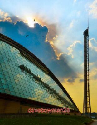 PHOTO  SCIENCE AND NATURE VIEW OF THE GLASGOW SCIENCE CENTRE AND GLASGOW TOWER B