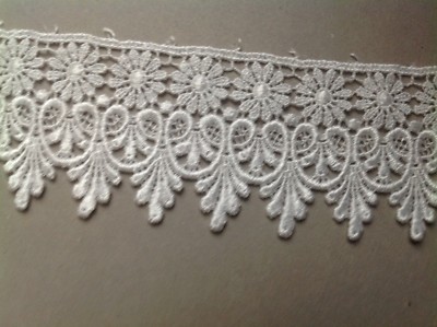 NEW MEDALLION PATTERN WHITE VENISE LACE FABRIC TRIM
