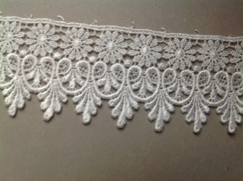 NEW MEDALLION PATTERN WHITE VENISE LACE FABRIC TRIM