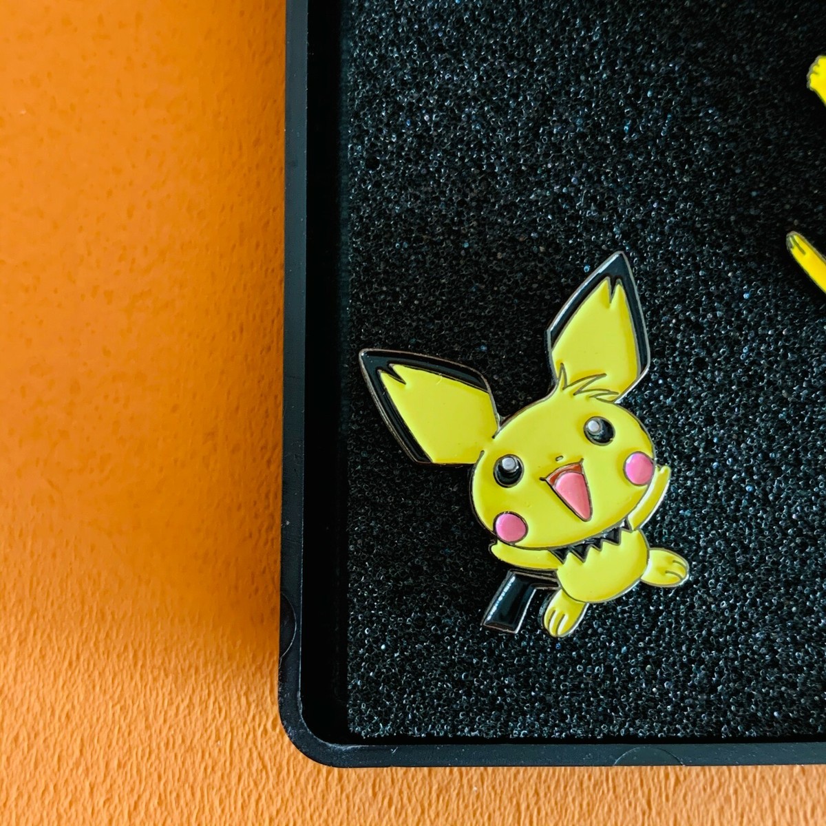 PIKACHU the MOVIE 2000 バッジ Pikachu & Pichu Pin Badge Set Pokemon Movie limited Set 2000