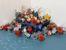 LOT OF OVER 25 VINTAGE ARTIFICIAL BIRDS AND TIN BIRD HOUSES FOR ARTS AND CRAFTS