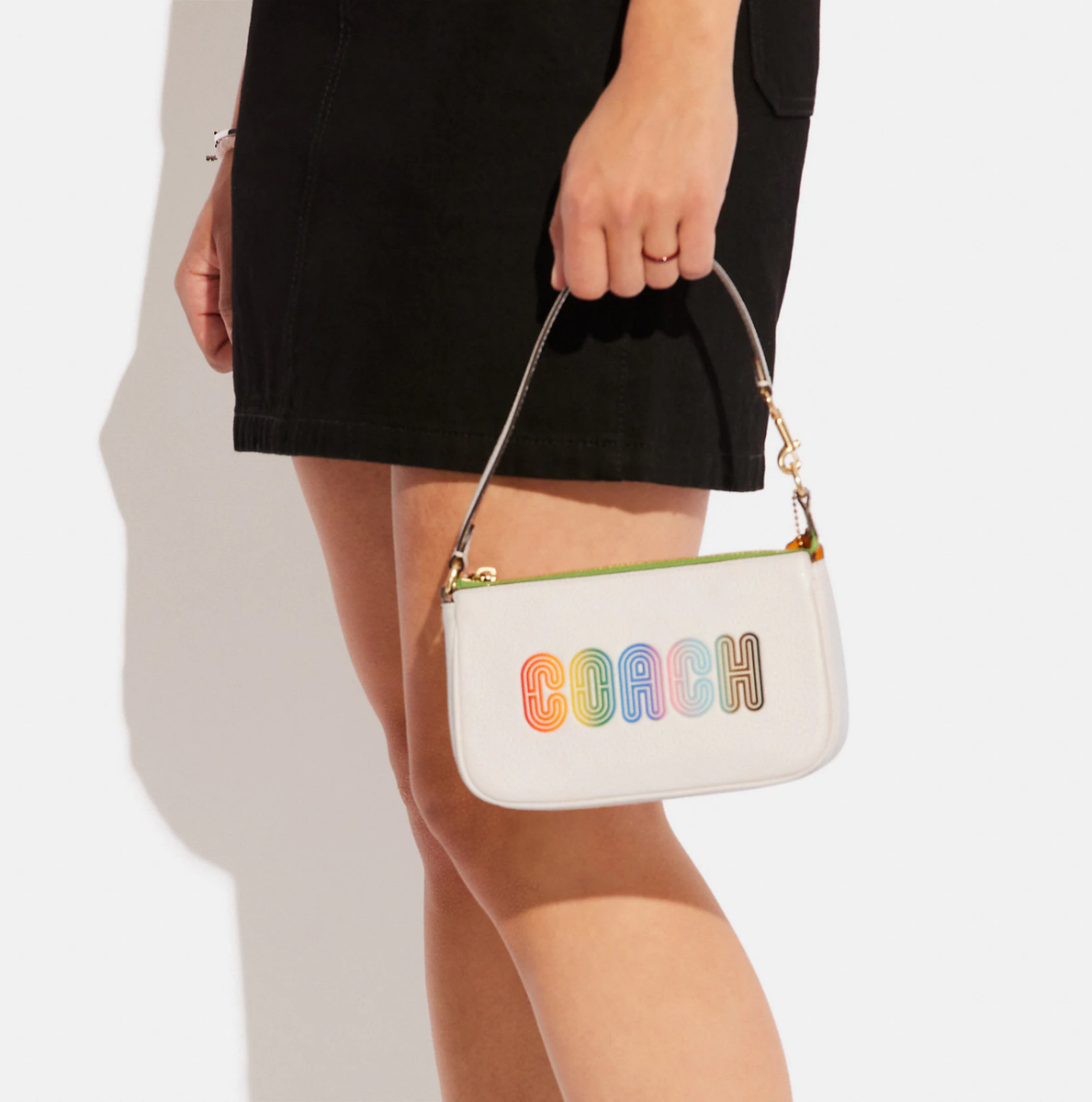 【COACH】人気★2way★Nolita 19 With Rainbow Print★送料無料! NWT Coach Nolita 19 In Blocked With Rainbow/Strawberry