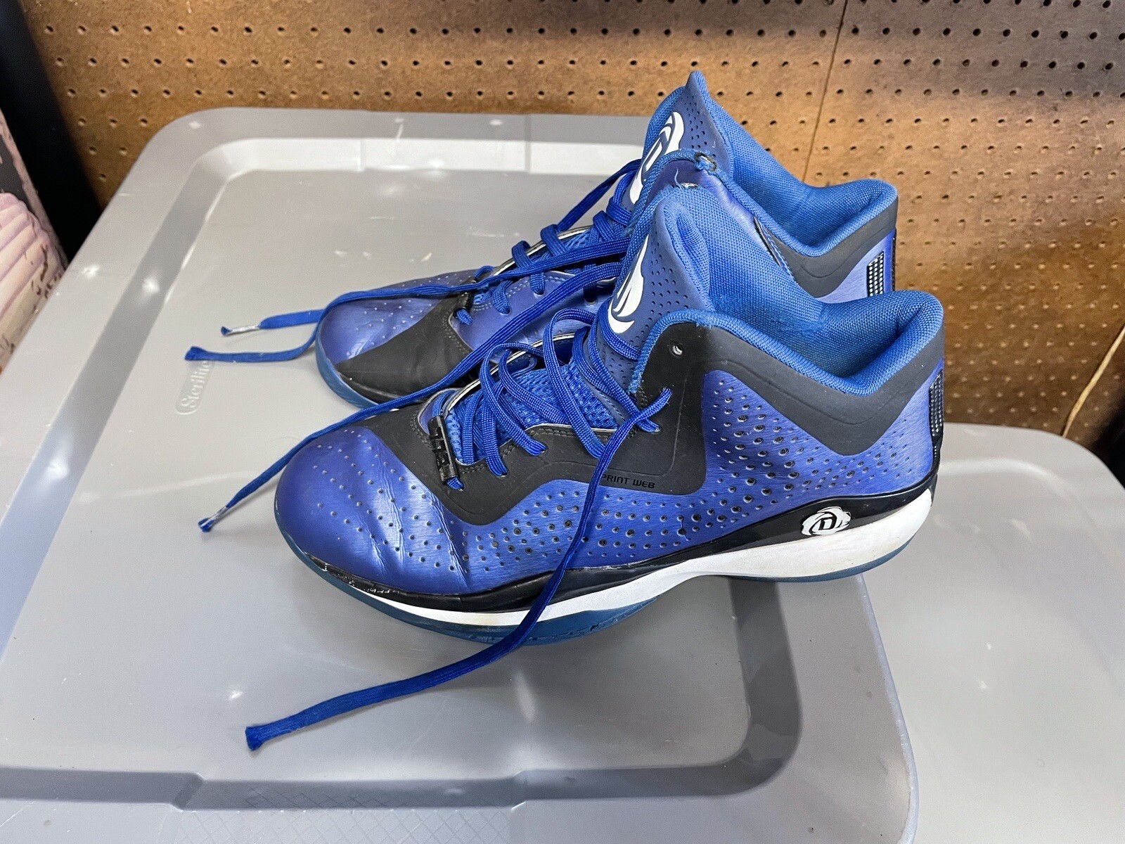 mens shoes Adidas D Rose Mens basketball shoes size 11 Gem