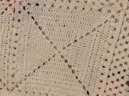 Gehäkelte 3D rosa Rose Blumen Granny Square afghanische Decke 98” x 70” Decke - Bild 7 von 8