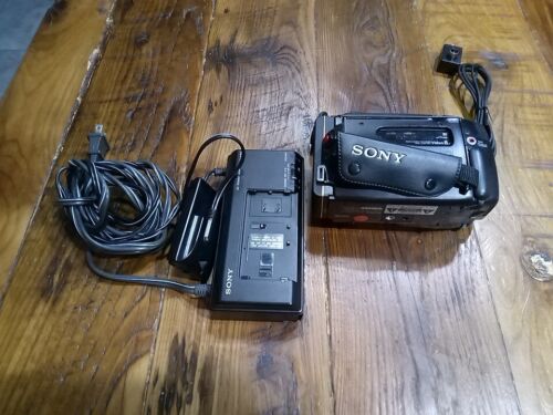 SONY CCD-TR71 10x Video8 Handycam Camcorder Camera 8mm Tape Recorder  - Afbeelding 1 van 13