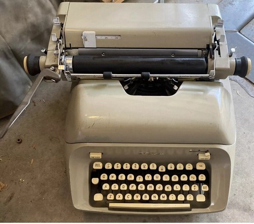 Vintage Royal Schreibmaschine ungetestet