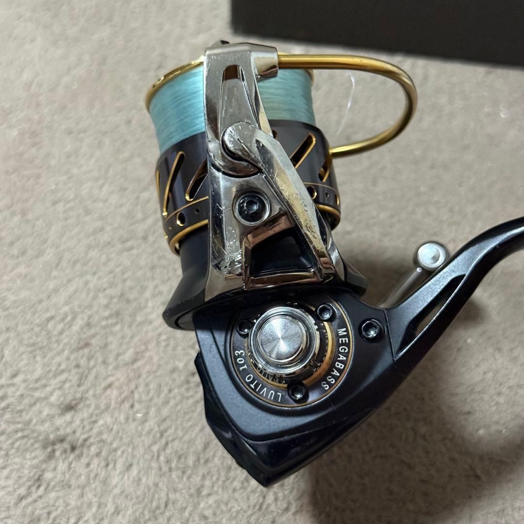 Megabass LUVITO 103 Spinning Reel, Light Use, No Major Damage - Image 10