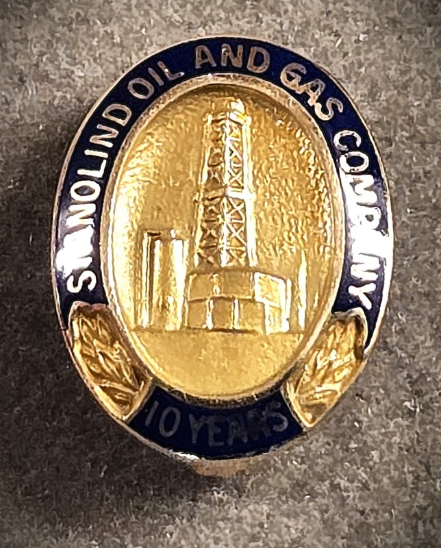 SANDOLIND OIL  & GAS PINBACK * 10K YELLOW GOLD *   (7949)