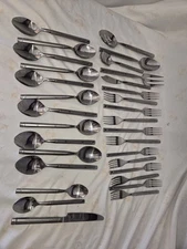 Lot 31 Cambridge Tripoli II Stainless Flatware Two Dots Dinner Forks Spoons Ect
