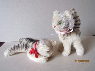 Steiff gatti Lizzy e Floppy Kitty entrambi con bottone anni 60 perfetti!