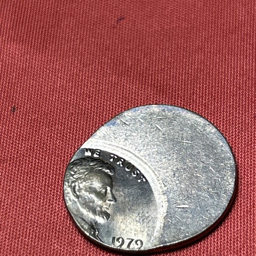 Full Date 1979 Lincoln Memorial Off Center Error Coin - Picture 3 of 10