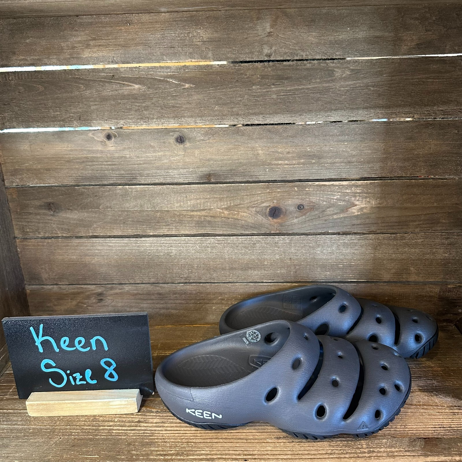 Scarpe zoccoli grigi sportivi Keen Yogui nuovi da uomo sandali in gomma mules taglia 8