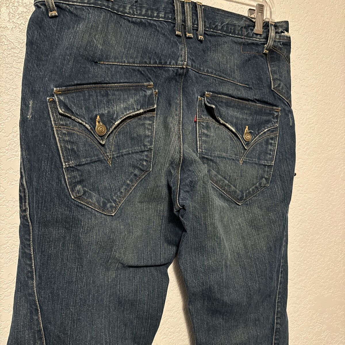 Rare Vintage 2000 LEVI'S Jeans Engineered Twisted W33 L32 Rare Vintage 2000 LEVI'S Jeans Engineered Twisted W33 L32