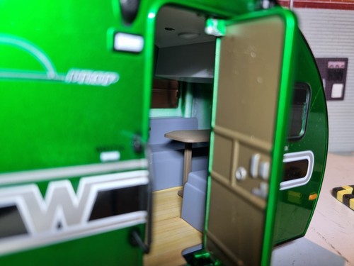 Winnebago 2017 Winnie Drop Green Caravan 1:24 Model Trailer Diecast Scale Model - Picture 9 of 12