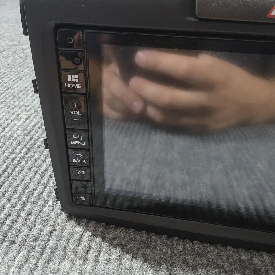 OEM 15-16 Honda CR-V Radio Touch Screen Stereo 39100-T1W-A01-M1 / NR-244UH PARTS - Image 2 of 4