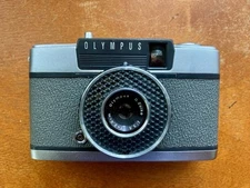 Olympus Pen EE half frame 35 mm camera has been film tested, read! Cool camera