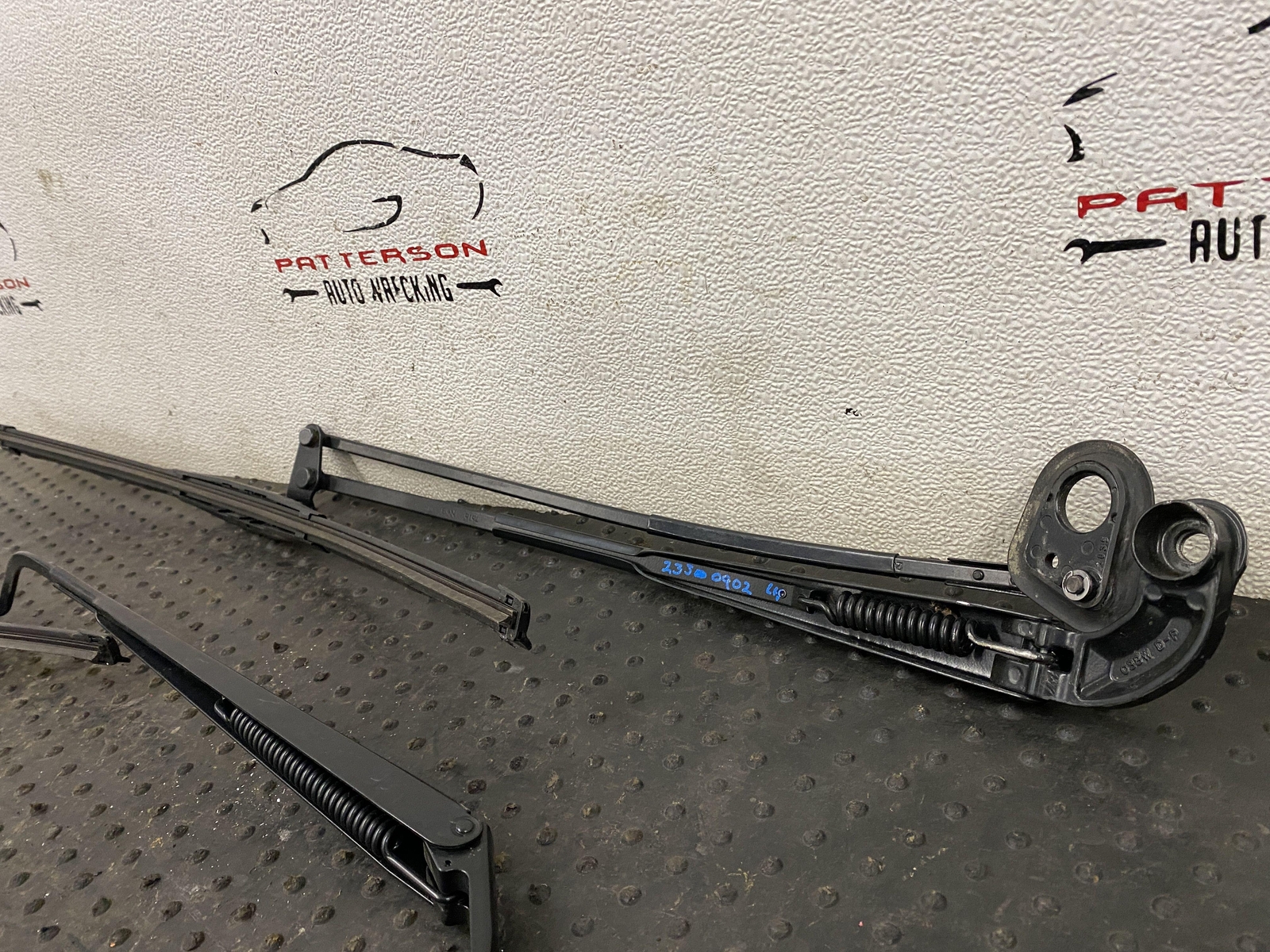 08-12 MASERATI GRANTURISMO 4.7 LEFT & RIGHT SIDE WIPER ARMS