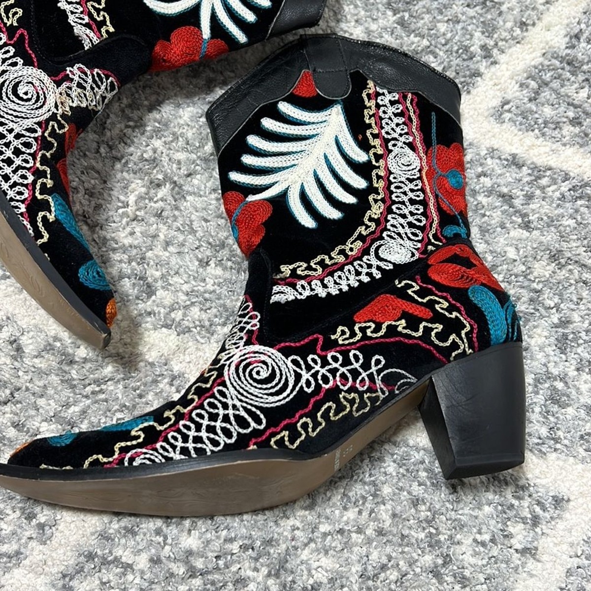 VERY RARE Julie‎ miles embroidered colorful boho boots made in Turkey size 37 Julie miles embroidered colorful boho boots made in Turkey  main image 3