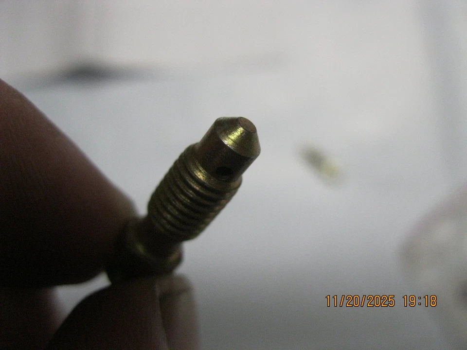 2 Brake Bleeder Screws Lee H9404-2 (screws only, no packaging) (2 pack) Foto 4 de 4