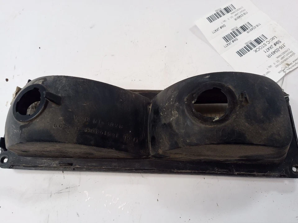 Lámpara de señal de giro de estacionamiento derecho pasajero de 1997 Chevy Suburban 1500 11574252 Foto 4 de 4