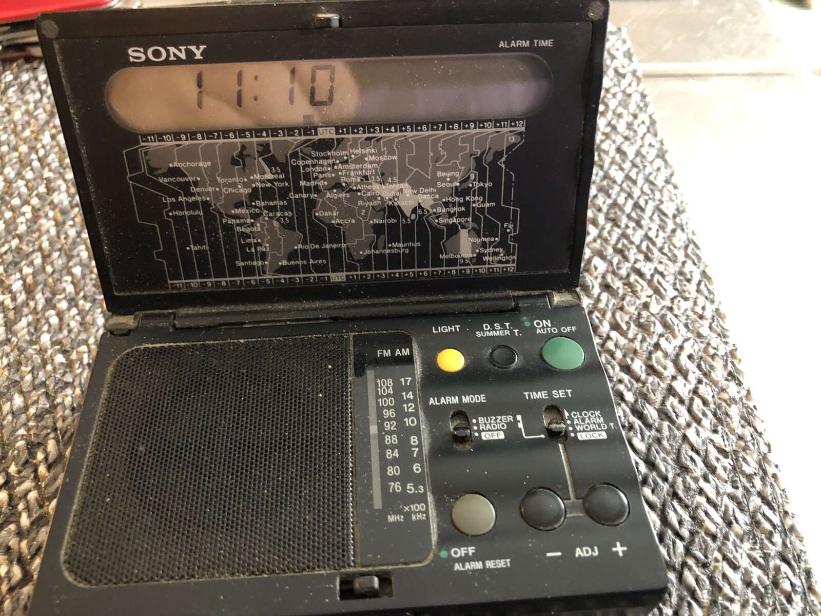 SONY ICF-C1000