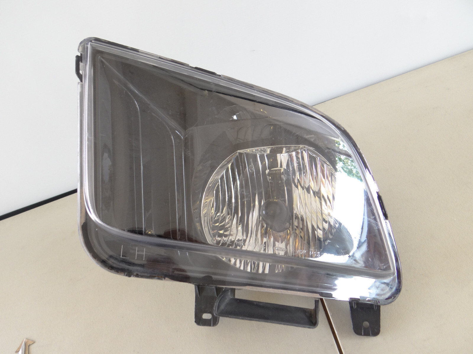 20052009 Ford Mustang Drivers left Side Valeo Sylvania Head Light Lamp