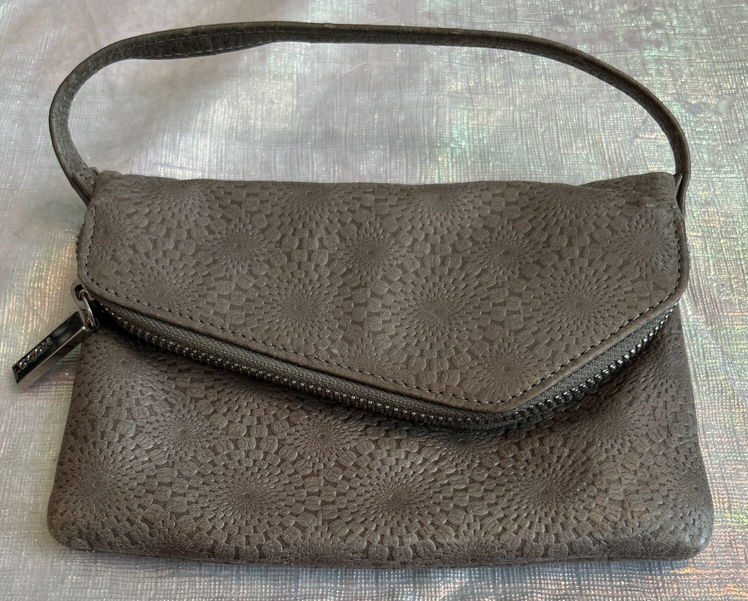 Hobo Daria Embossed Pewter Grey Leather Crossbody/Clu… Gem