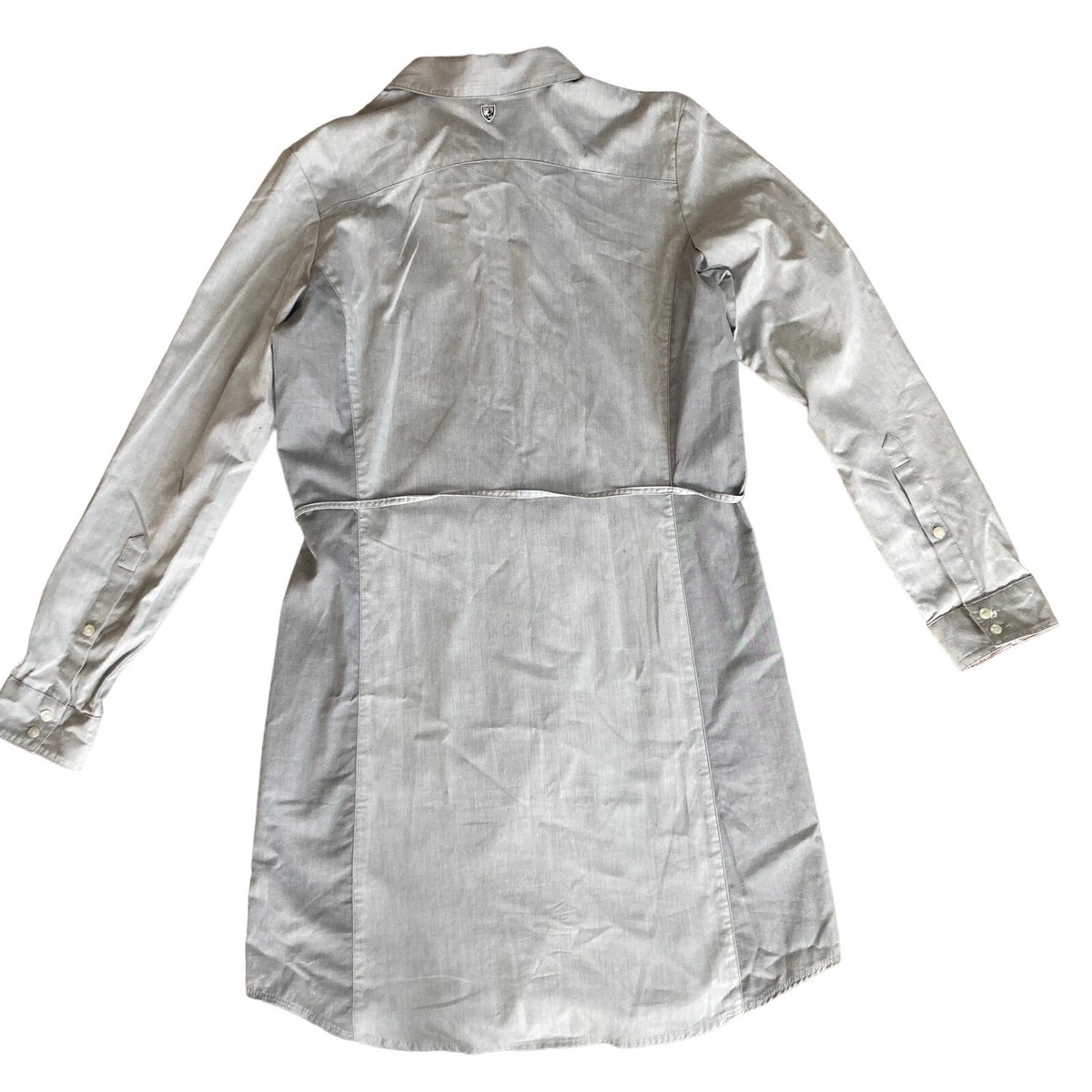 Femme en chemise blanche boutonnée souriante photo - Image gratuite de