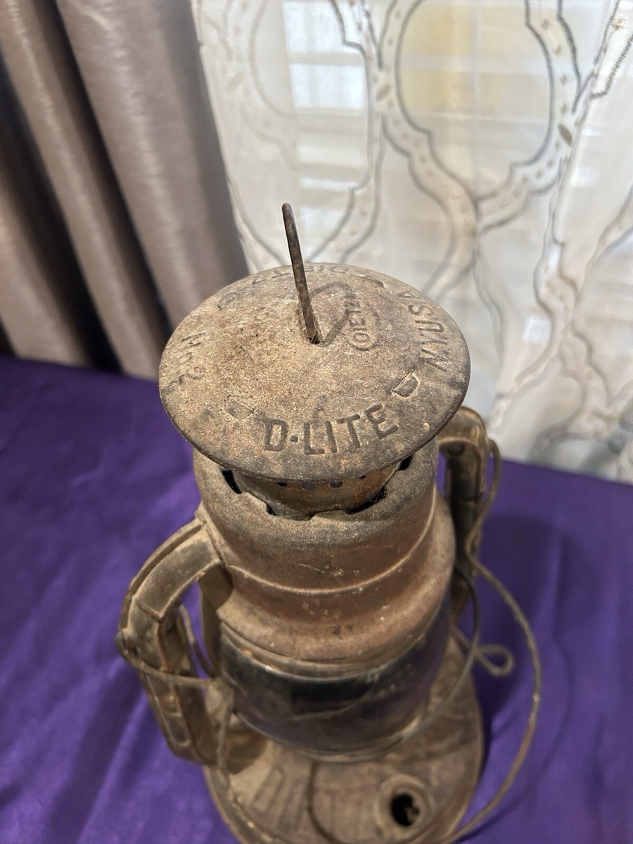 Vintage Dietz No. 2 D-Lite Railroad Signaling Lantern H Loc Nob NY