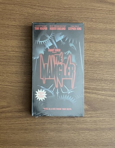 The Mangler - Screener NEU SEALED VHS Horror - ROBERT ENGLUND + 2 Bonus Demo VHS